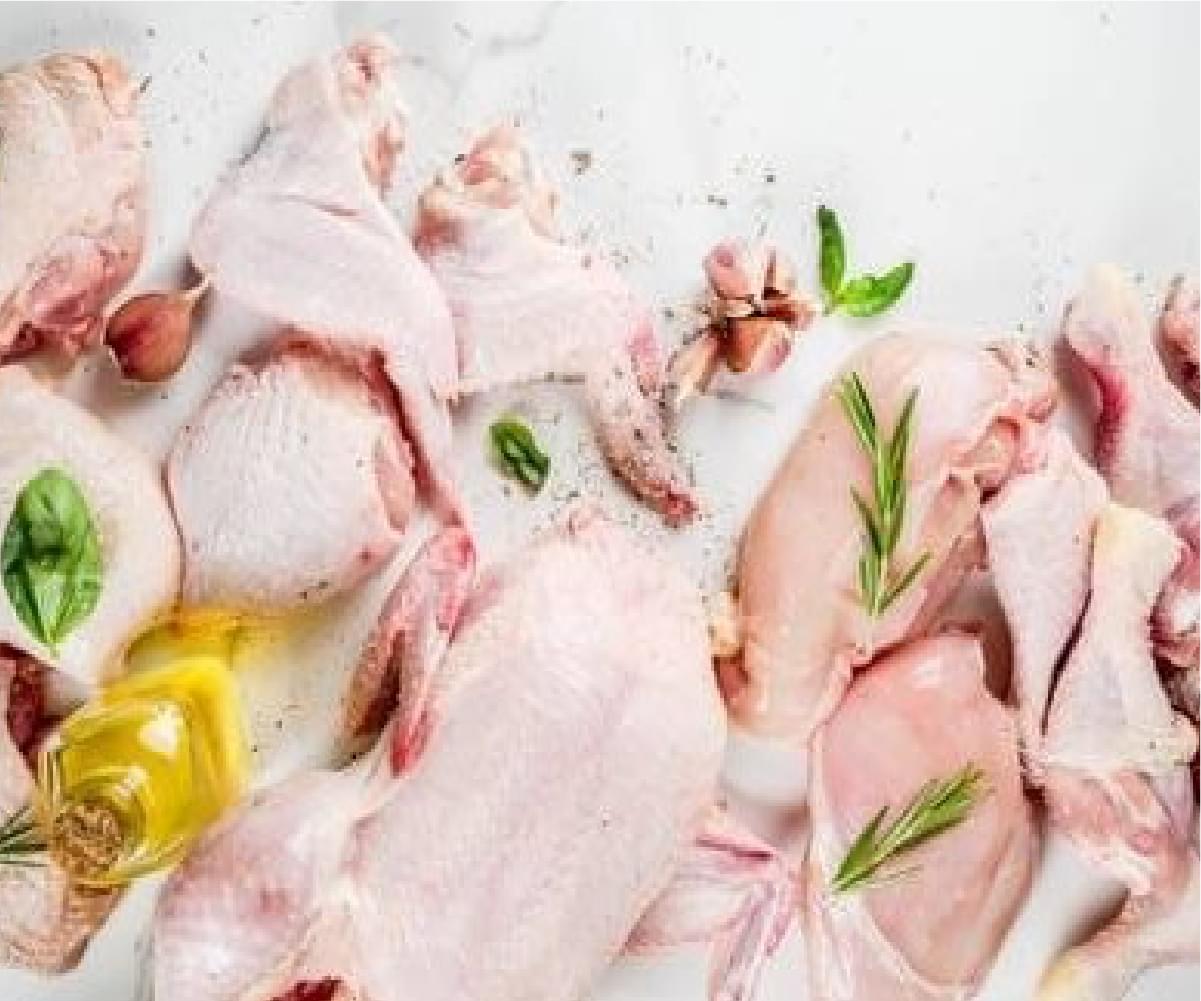 Full Chicken with Skin Curry Cut 900-1100 Gms
