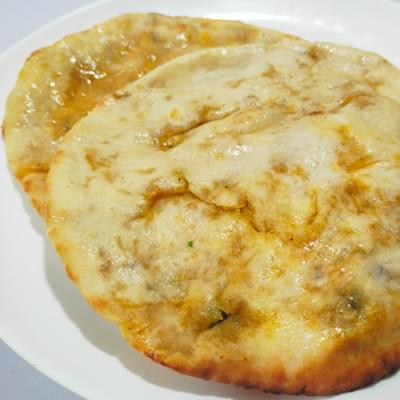 Smoked Chicken And Cheddar Kulcha