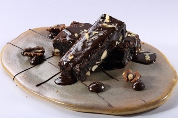 Walnut Brownie With Chocolate Sauce