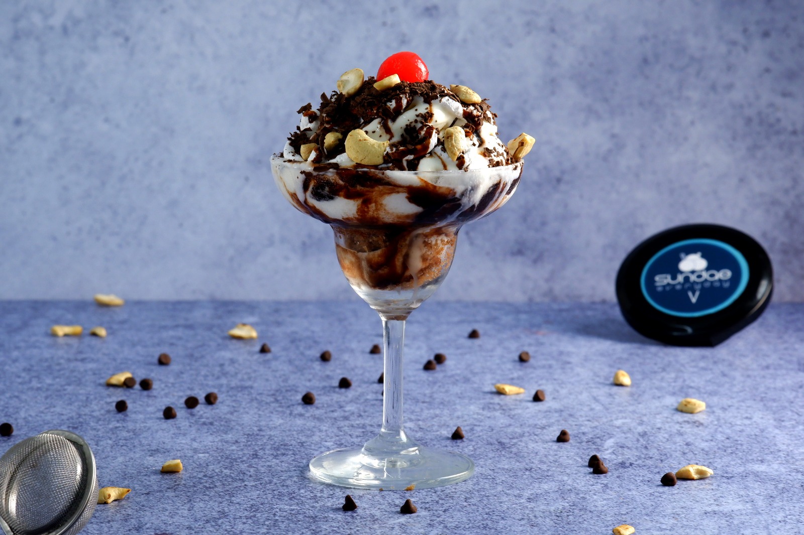 Cashew fudge sundae