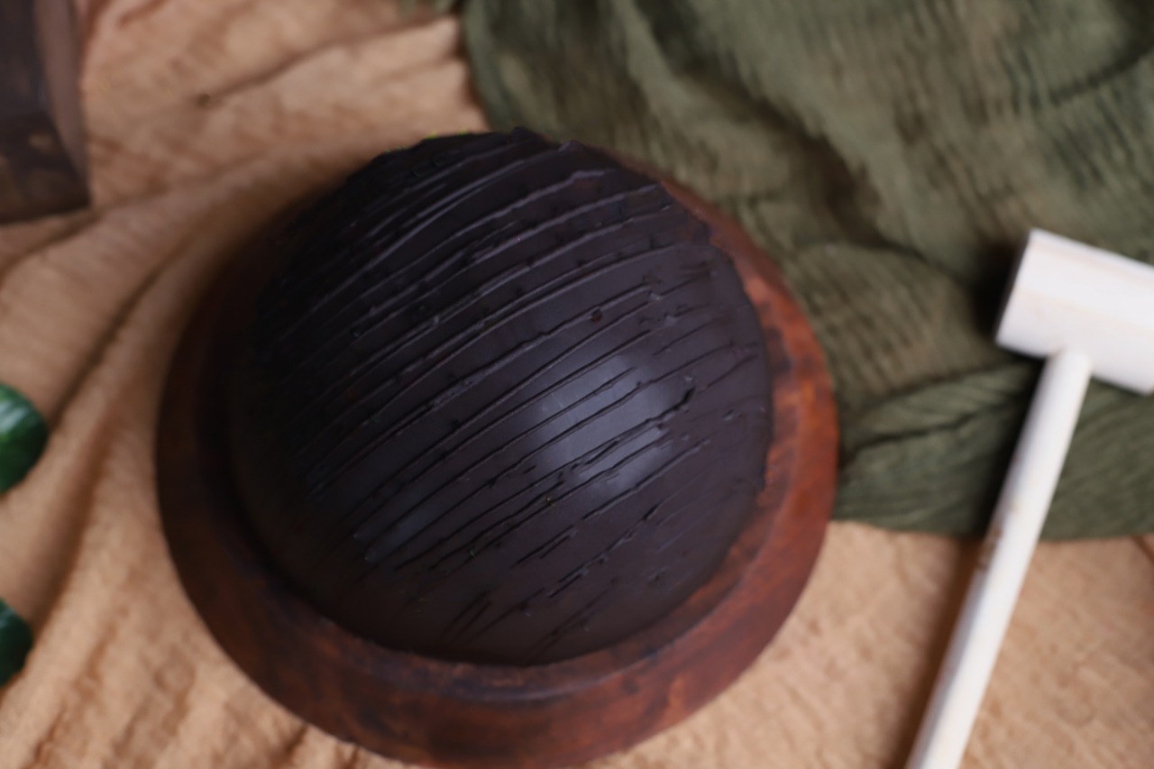 Dark chocolate pinata smash cake [eggless]