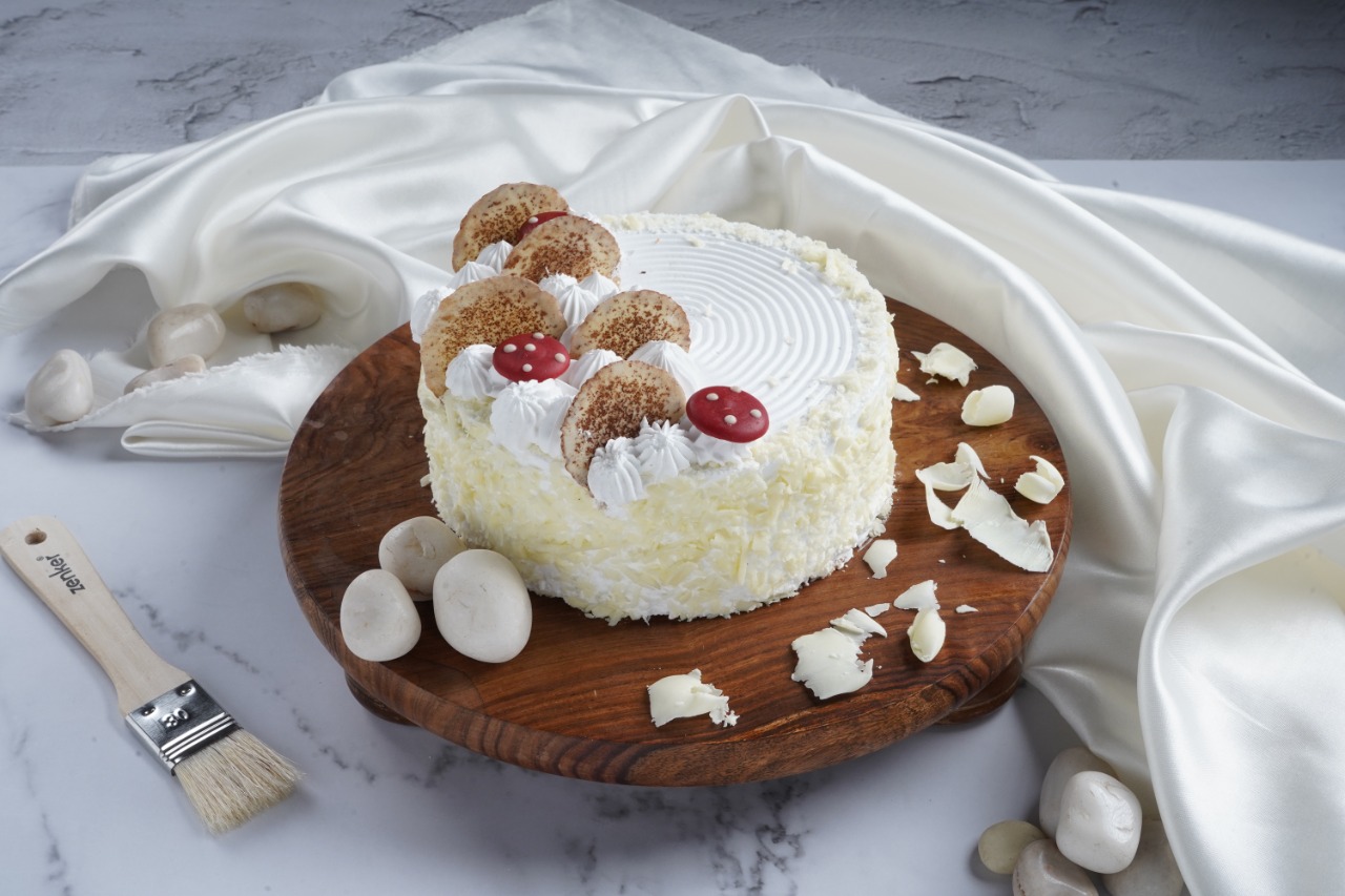 White forest cake [egg]