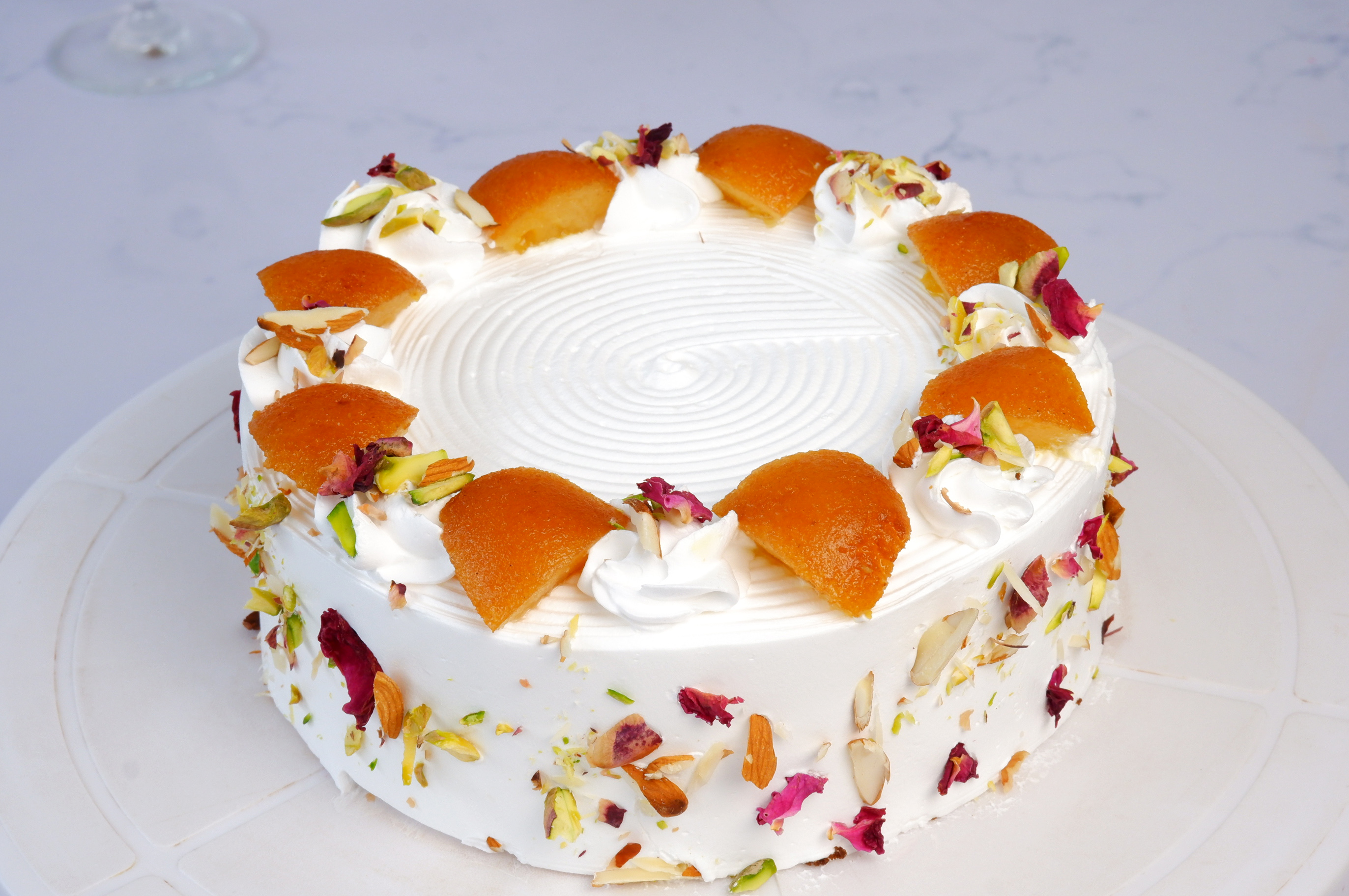 Vanilla gulab jamun cake [egg]