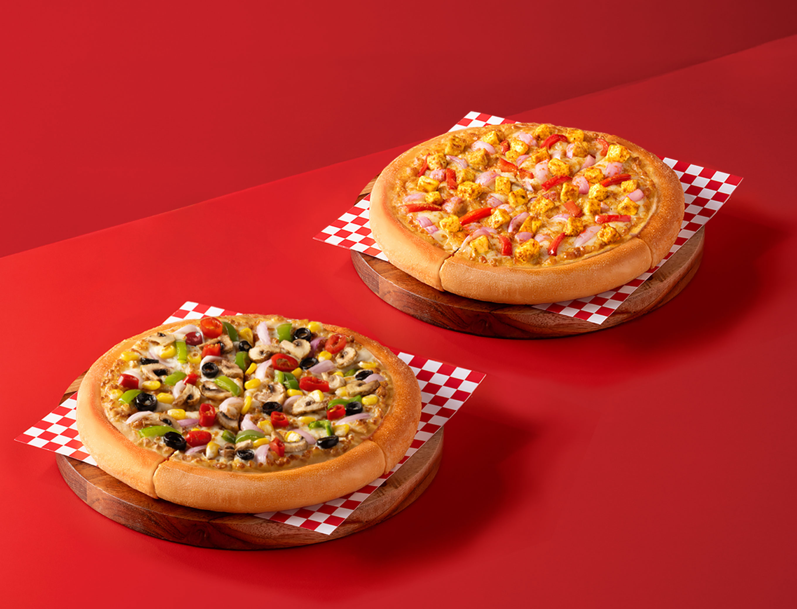 1 Mazedar Makhni Paneer PER Pizza + 1 Veggie Supreme PER