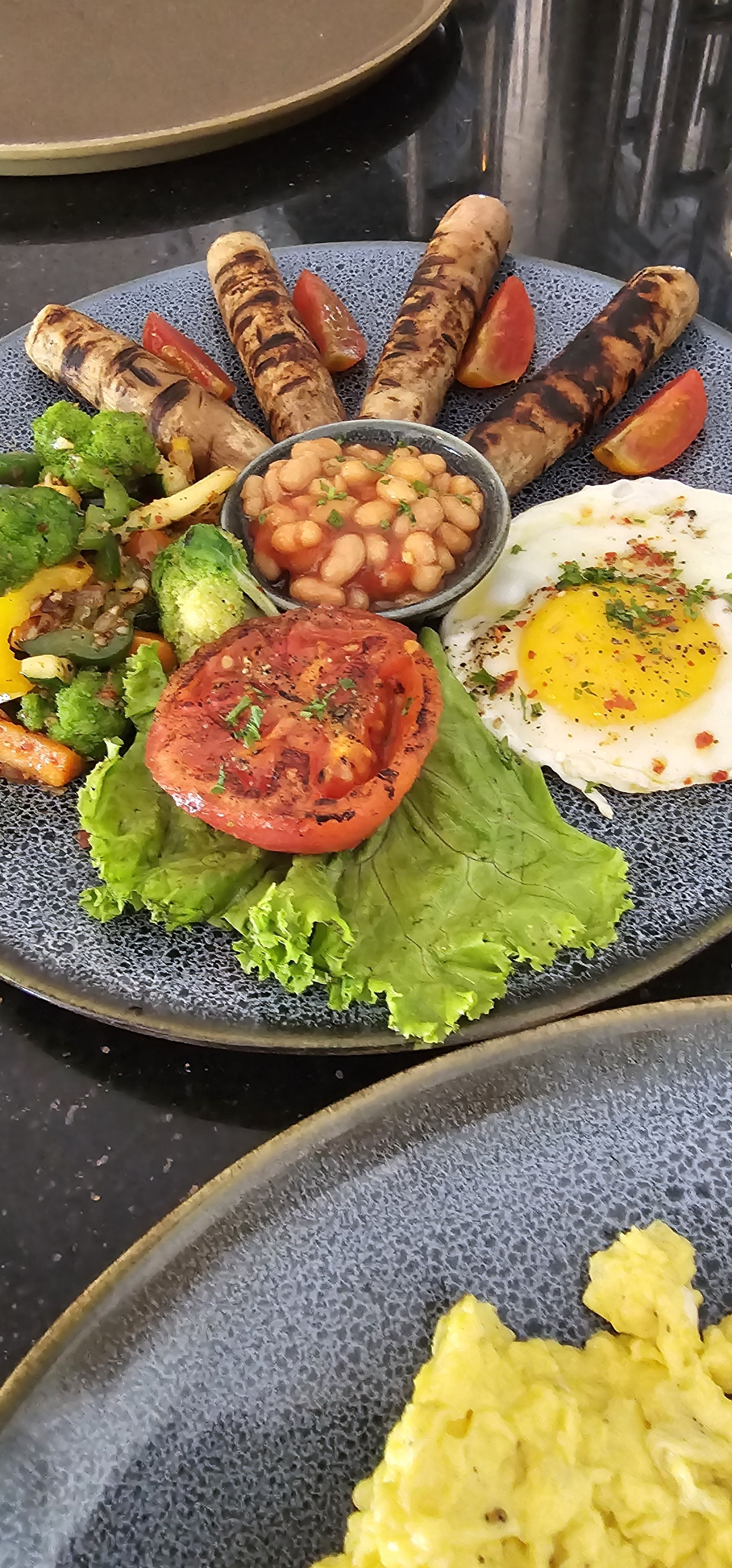 Pre-plated English Breakfast - Chicken