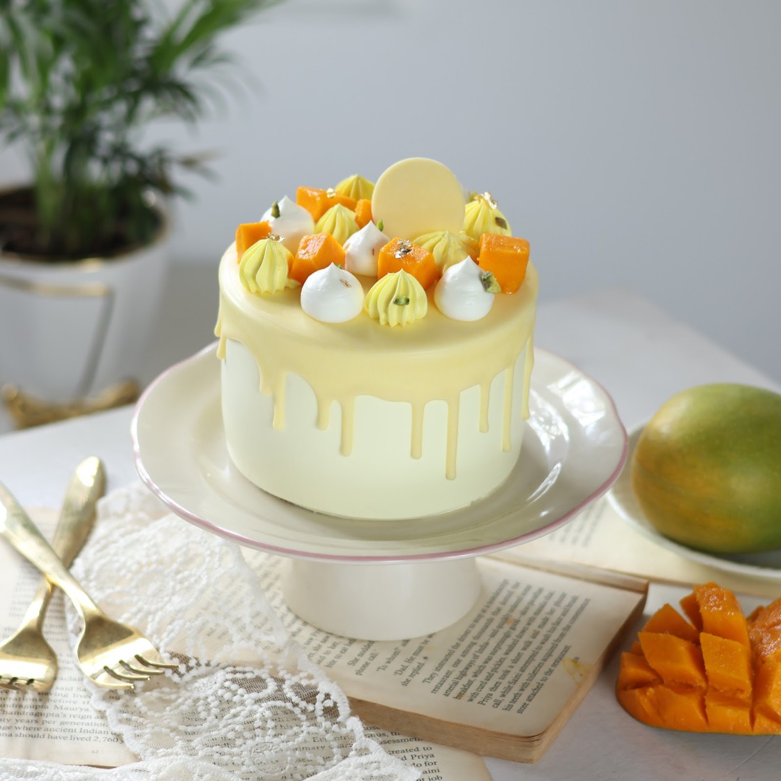 Fresh Mango & White Chocolate Bento Cake(300 Gm)