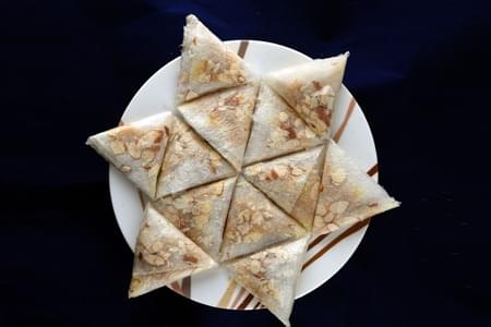 Dry Fruit Triangle Pootharekulu